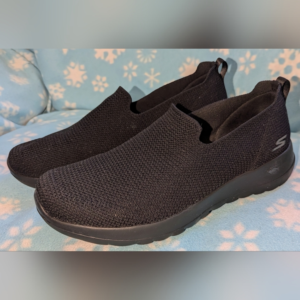 Skechers GoWalk Joy Slip On Sneakers, Black, Size 11, Style #124686 Low Mileage!